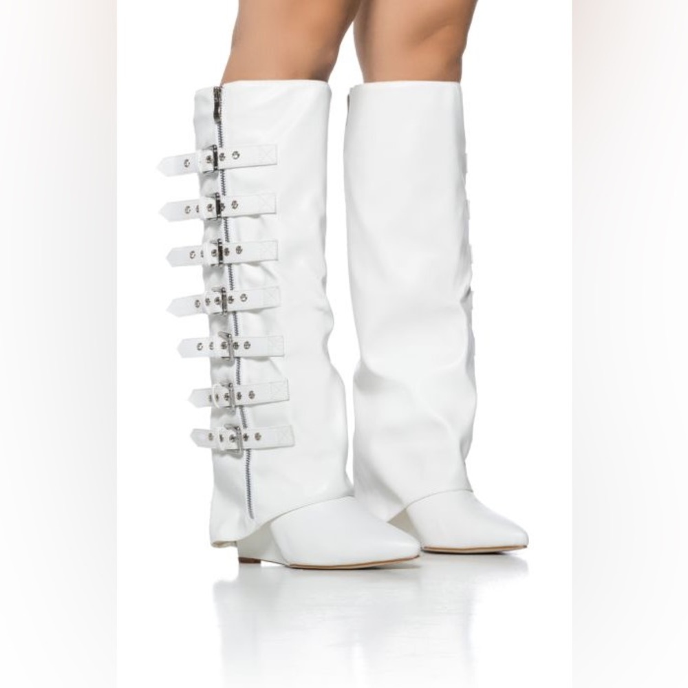 AZALEA WANG RISNA WHITE BUCKLE DETAIL WEDGE BOOT (NEW IN BOX)